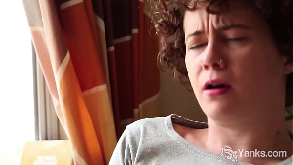 Amateur brunette beauty from Yanks Rosie Budd masturbating at the window