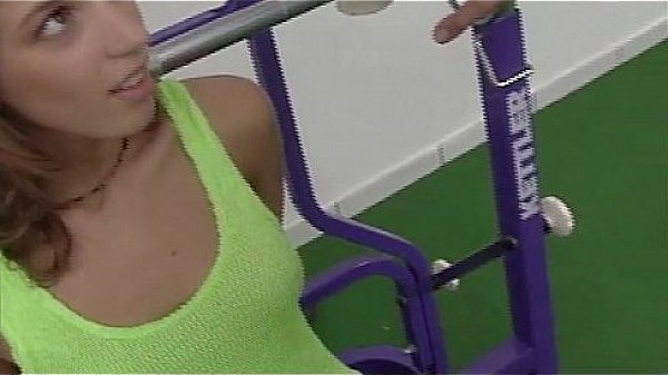 Teenie mit spitzen Titten