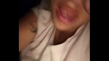 Sale a solas con un single