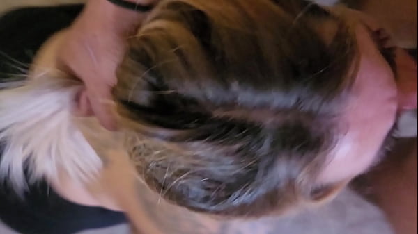 Un  virgen tuvo su primera mamada y me la dio toda en la boca 