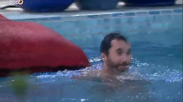 Naked men famous Fabio Jr. Homens famosos pelad&otilde;es na piscina - Giuk Fiuk Gil no BBB 21