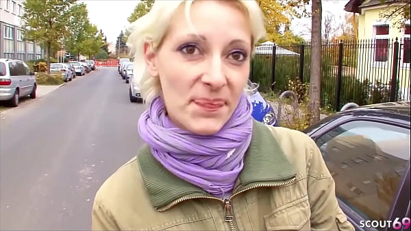 Blonde ungefickte Ehefrau im Ruhrgebiet abgeschleppt f&uuml;r ersten Porno Dreh 