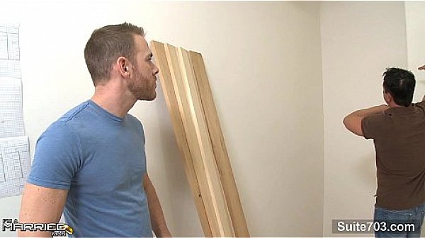 Mature gay guy fucks with hunky gay 