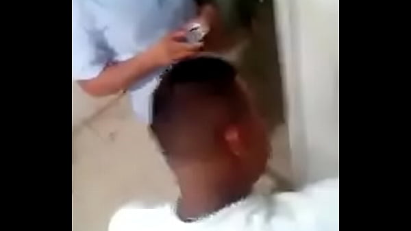 Culiando En El Ba&ntilde;o Del Estadero