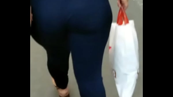 Mi rica perra comprando