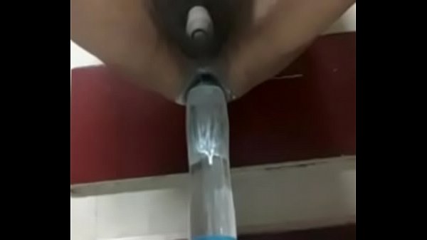 Jugeteando con  a botella  