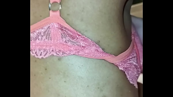 Experimentando calcinhas no motel 