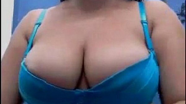 Slut Shows Off Her Nice Tits