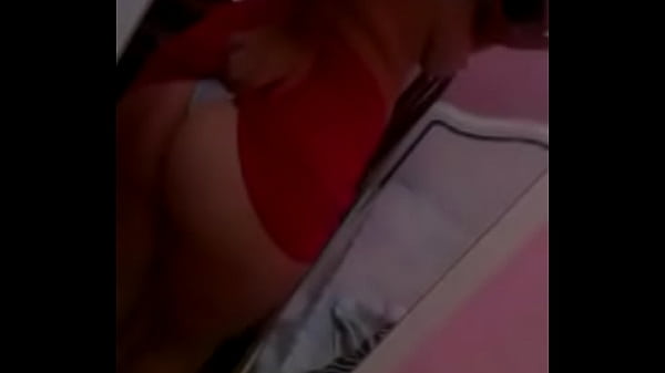 Pendeja argentina frente al espejo 