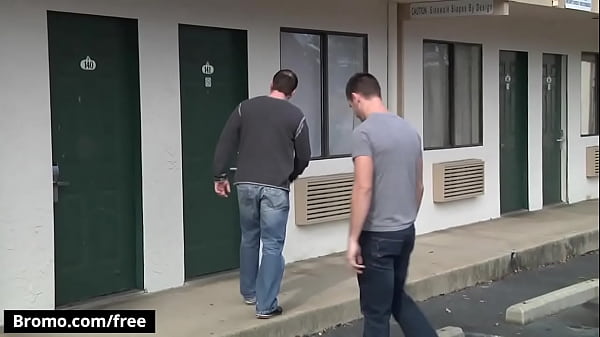 Bare buck threesome - Bromo