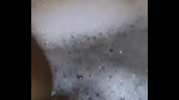 Ebony masterbate in bath