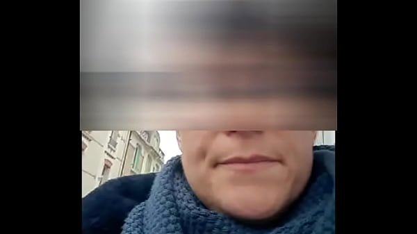 hey la vid&eacute;o o&ugrave; je pi&egrave;ge un agent immobilier en pleine visite de studio ...  