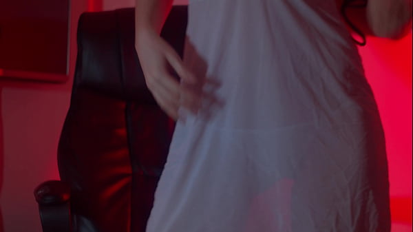 Horny milf love to tease