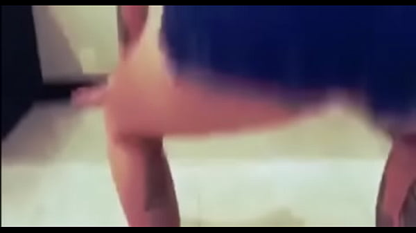 Ruiva gozando muito com seu vibrador e dando a buceta