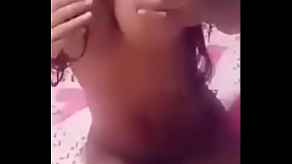 Delicia de morena rabuda jogando