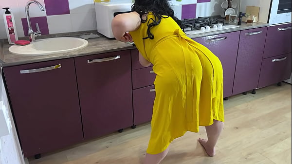 An experienced MILF framed a big and mature ass for a dick in anal  