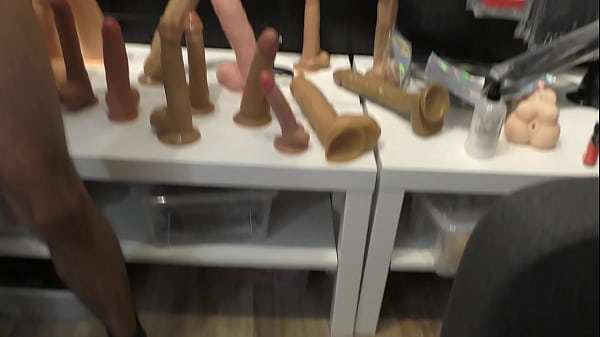 משחקי פטמות בחנות סקס גייז בתל אביב ישראל