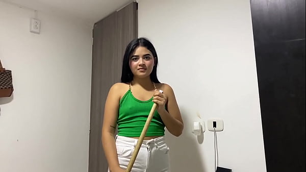 Trabajadora hace que lo que su jefe le pide a cambio de un dinero extra  