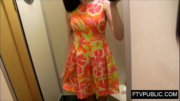 Amateur girl masturbates in changing room 