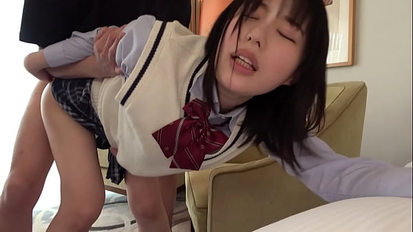 ドルオタのくそかわいい変態潮吹きJKをガチ生ハメ！パイパン スレンダー 中出し 美女 ハメ撮り 制服 女子校生 素人