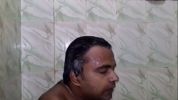 indian man bathing video  