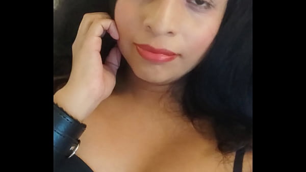Muchacha travesti peruana pajeandose re delicioso