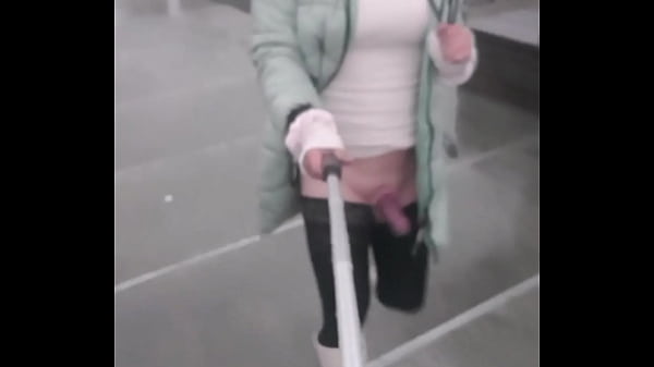 大里男扮女裝露出偽娘武嶺牌樓 