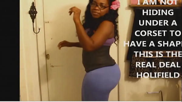 Big Booty Ebony MILF Showing Her Phat Ass in Purple Spandex