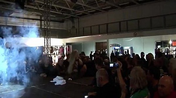 Blonde in stockings dildos her snatch