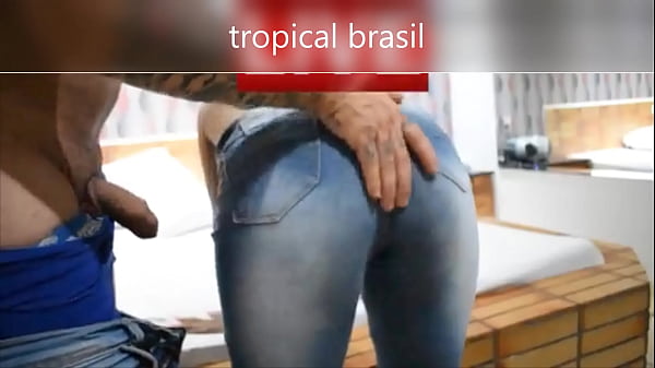 eu nao quis esperar, fui transar com ele no banho e mandei o corno ficar esperando no quarto  