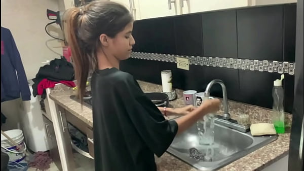 Hermanastra cachonda juguetona le gusta cabalgar en mi gran polla HISTORIA COMPLETA