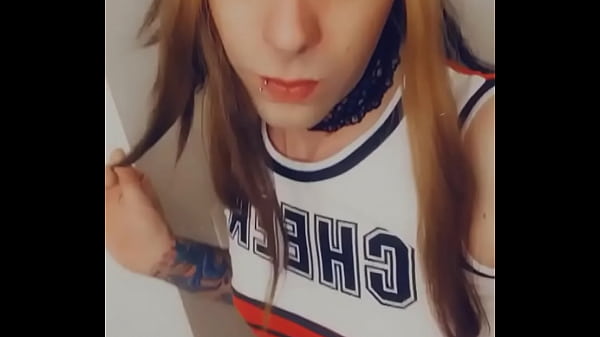 Pretty Girls Gets Horny After Cheerleading 