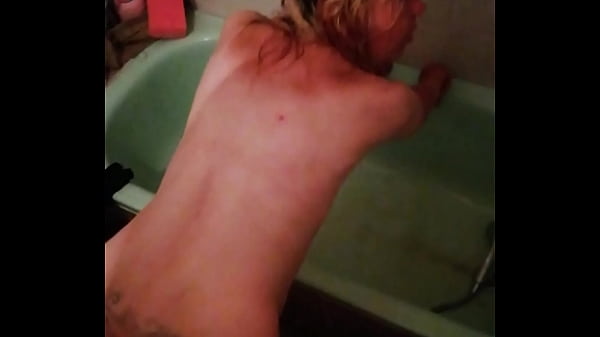 Ron Party & Helen in Ukraine, bathroom