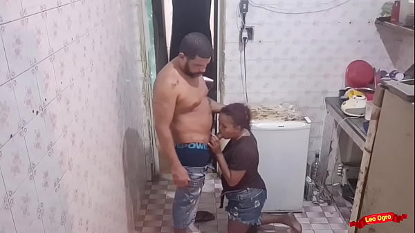 Comendo o cu da empregada...