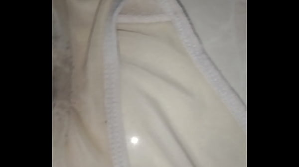 Trộm được quần lot g&aacute;i mập d&acirc;m nứng ướt đũn quần  