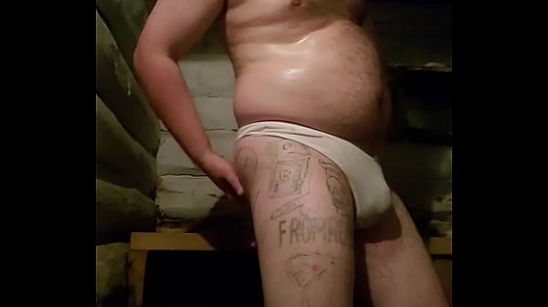 Гей из России трахнул свою огромную задницу толстым членом на камеру! Чтобы гей со всего мира могли полюбоваться его анальным трахом! 