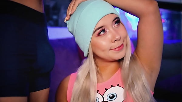 Colombian webcamer slut loves making men's cocks hard for her