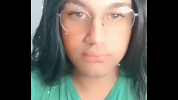 Shemale socando dildo depois da aula 