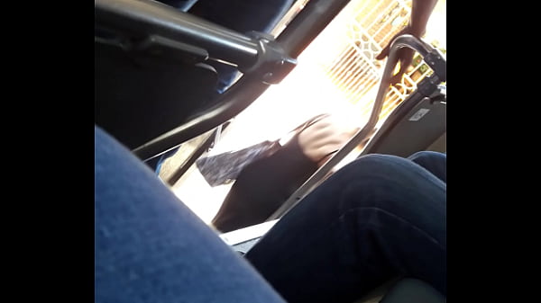 Madura mostrando nalgas