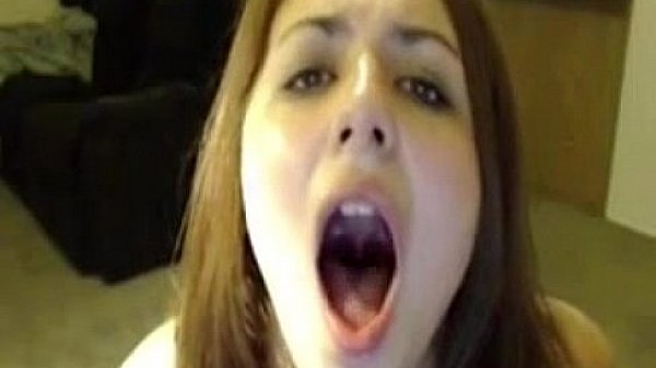 Sexy Amateur Girlfriend Sucks Her Dildo Like a Pro  