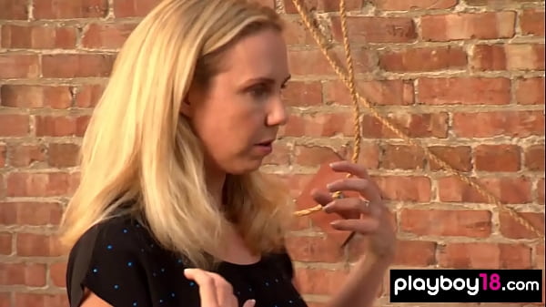 Petite amateur babe loves riding on lovers huge meat