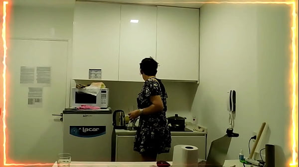 un conocido  de venezuela  viene a cojerme   con  un  brasilero  y otro  chiquito muy lindo, me  hacia falta la garchada  