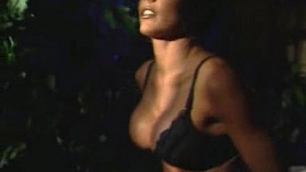 lingerie-noire-strip