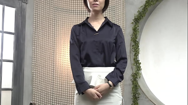 168cmの長身にアンダーバスト65のDカップ、くびれたウエストは60センチ、ヒップはデニムがパツパツになる90センチ&hellip;とても二の母には見えない抜群のスタイルを誇る新垣なつみさん37歳。