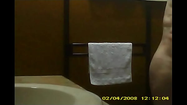 madre espiada en el ba&ntilde;o