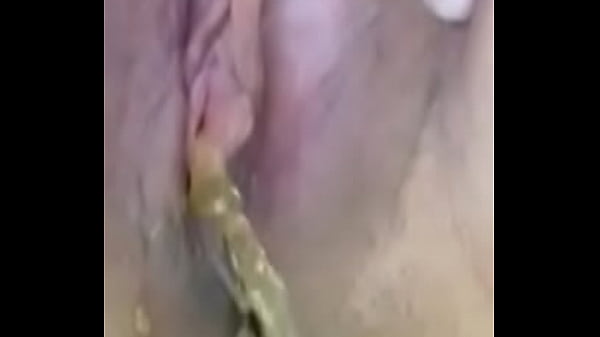 Chica Hace pip&iacute; en su casa mientras se graba 