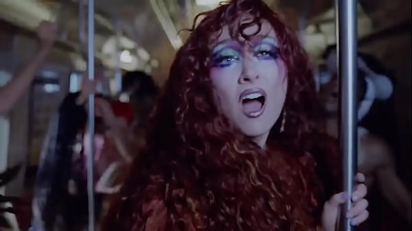 Girl on subway gets eaten out