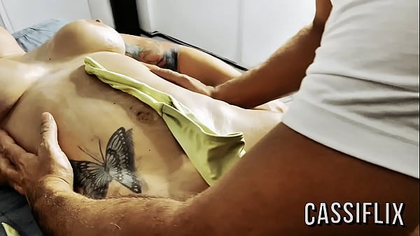 O negao se esfregou em mim e eu n&atilde;o aguentei  