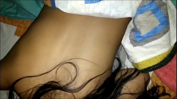 se durmio desnuda y pago el precio