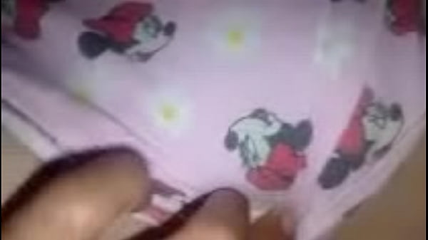 แหกหีสาวนักเรียนเอาควยเย็ดรูแตดจนน้ำแตกเต็มรูหี  